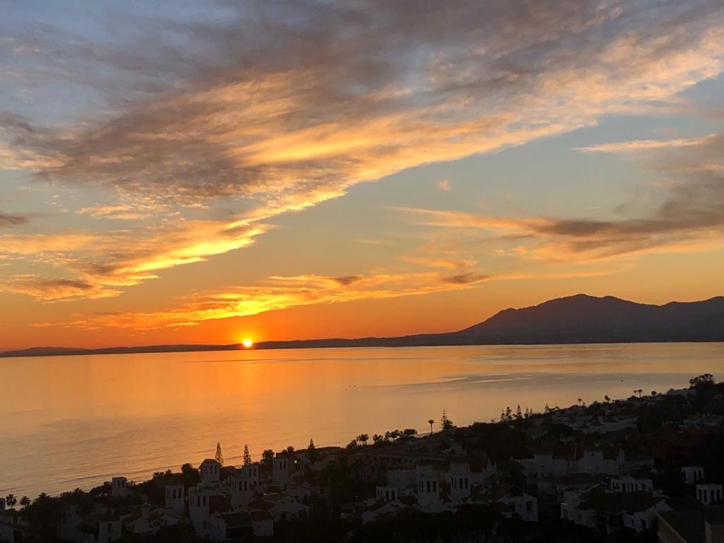 Vistas al Mar Marbella del Este Exterior foto